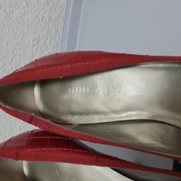 Nine West 4 1/2 inch Sexy Red Heel - Picture 5 of 6